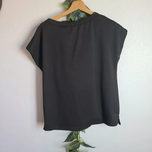 Medium Black Top With Pocket - Picture 4 of 4